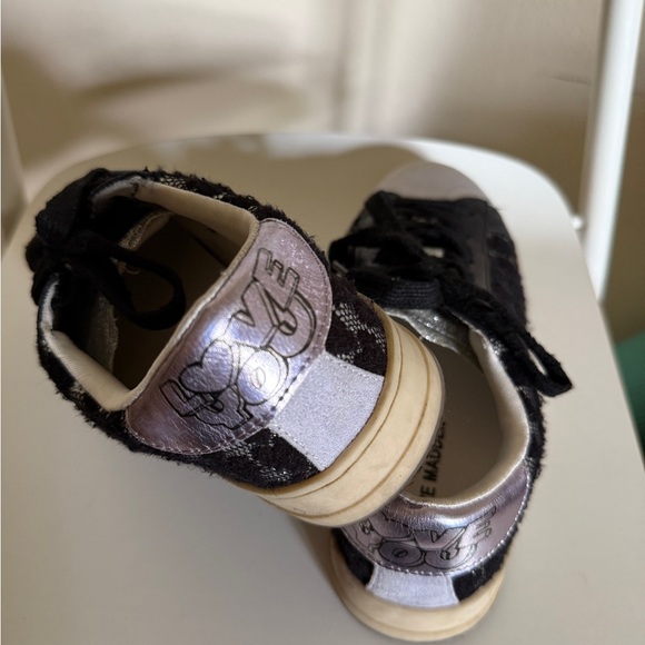 Steve Madden Kids Shoes with black lace/ US Size 4 - Picture 6 of 8